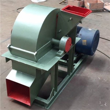 Medinis pjuvenų malūnas, skirtas naudoti