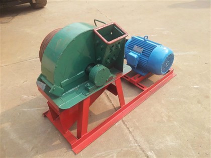 Dics medžio skutimosi mašina